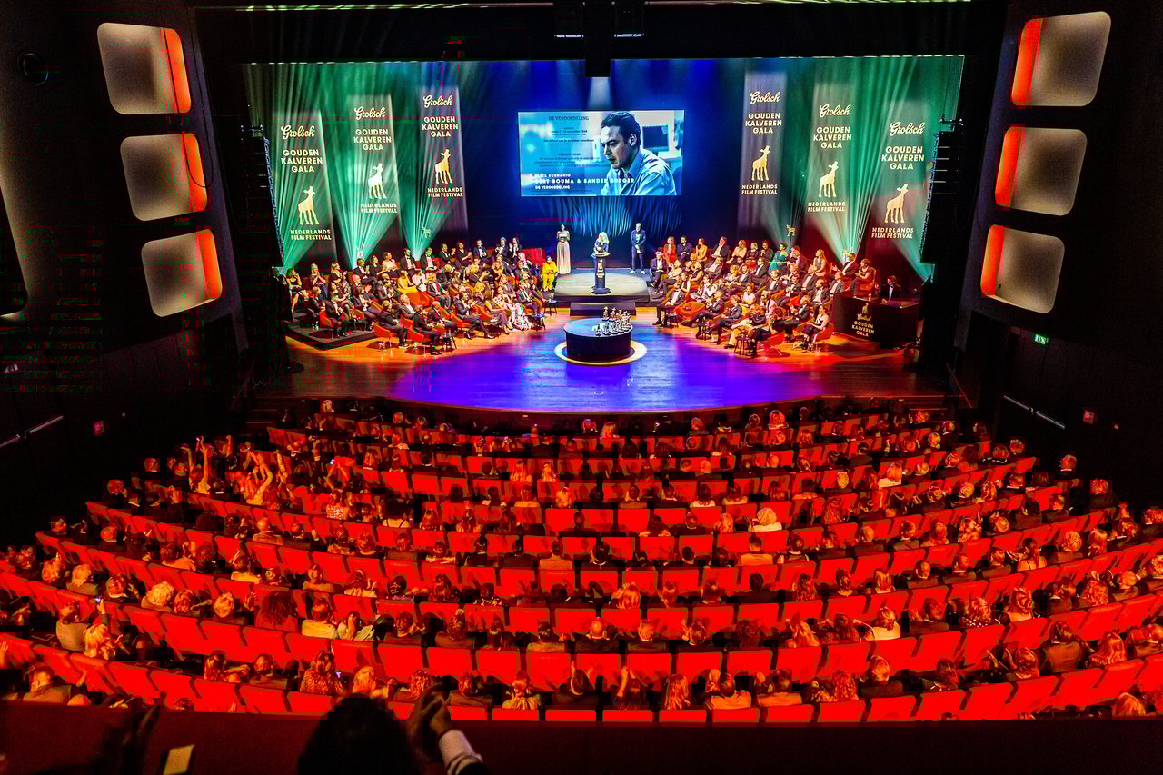 18 NFF-20211001-Stadsschouwburg - DE Zaal- Gouden Kalveren-2_momenttom.com.jpg