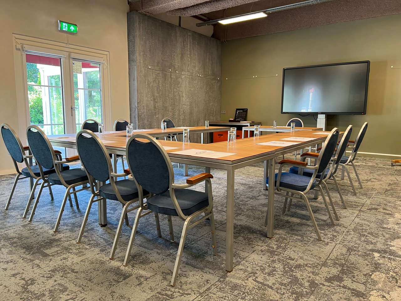 Vergaderzaal/ UNIT 8 opstelling U-vorm
