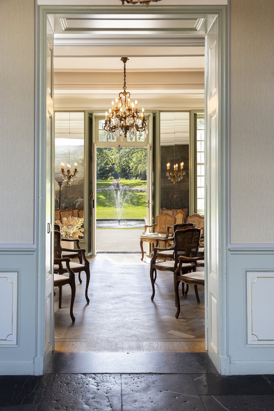 Kasteel uitzicht op Terras.jpg