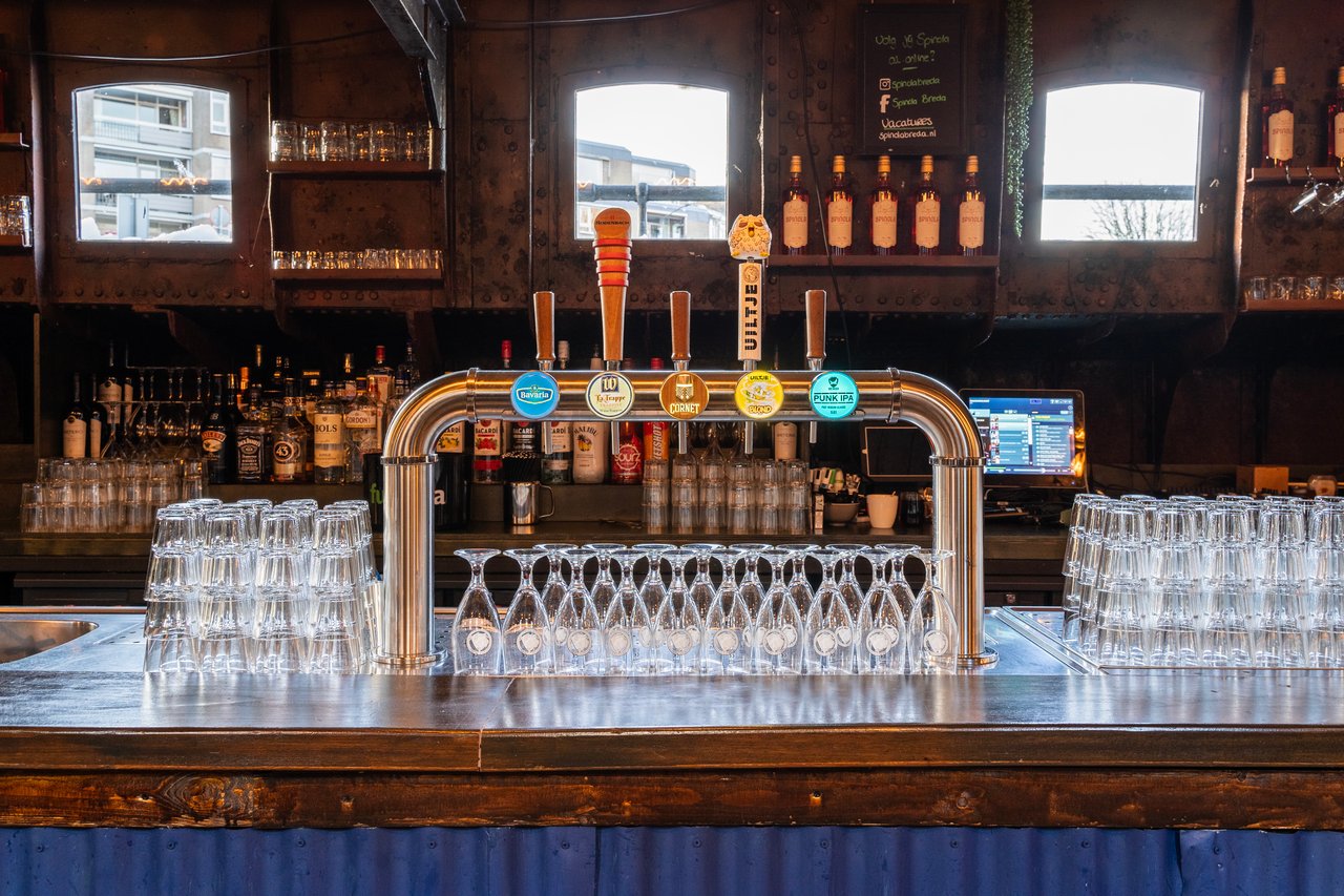 Bar binnen