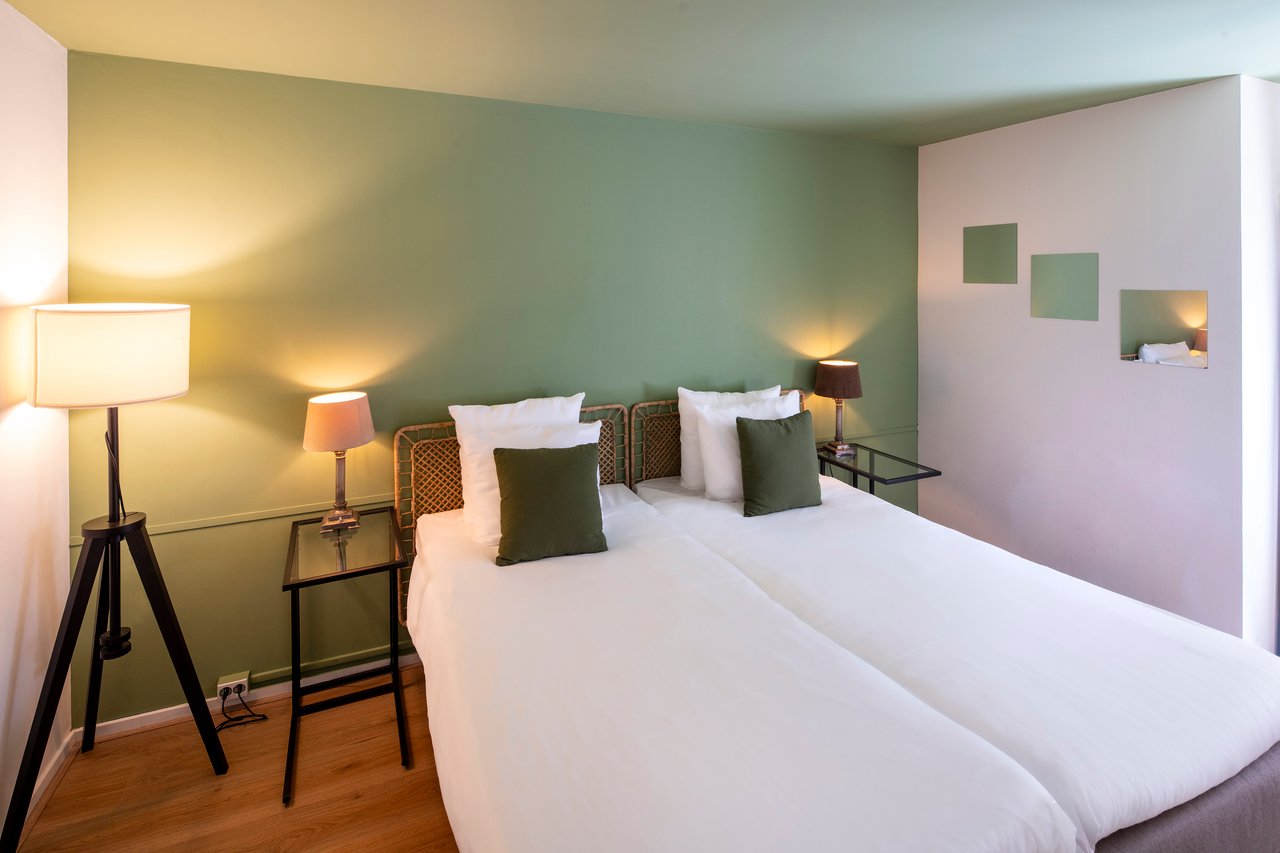 FLOATS Standard Double or Twin room (1)