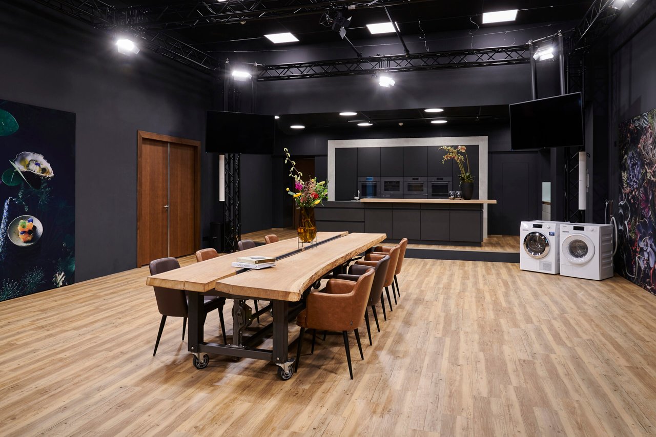 Studio 1899