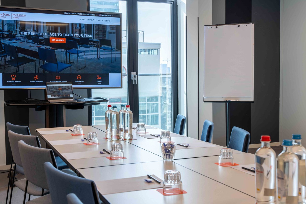 Komodo - boardroom.jpg