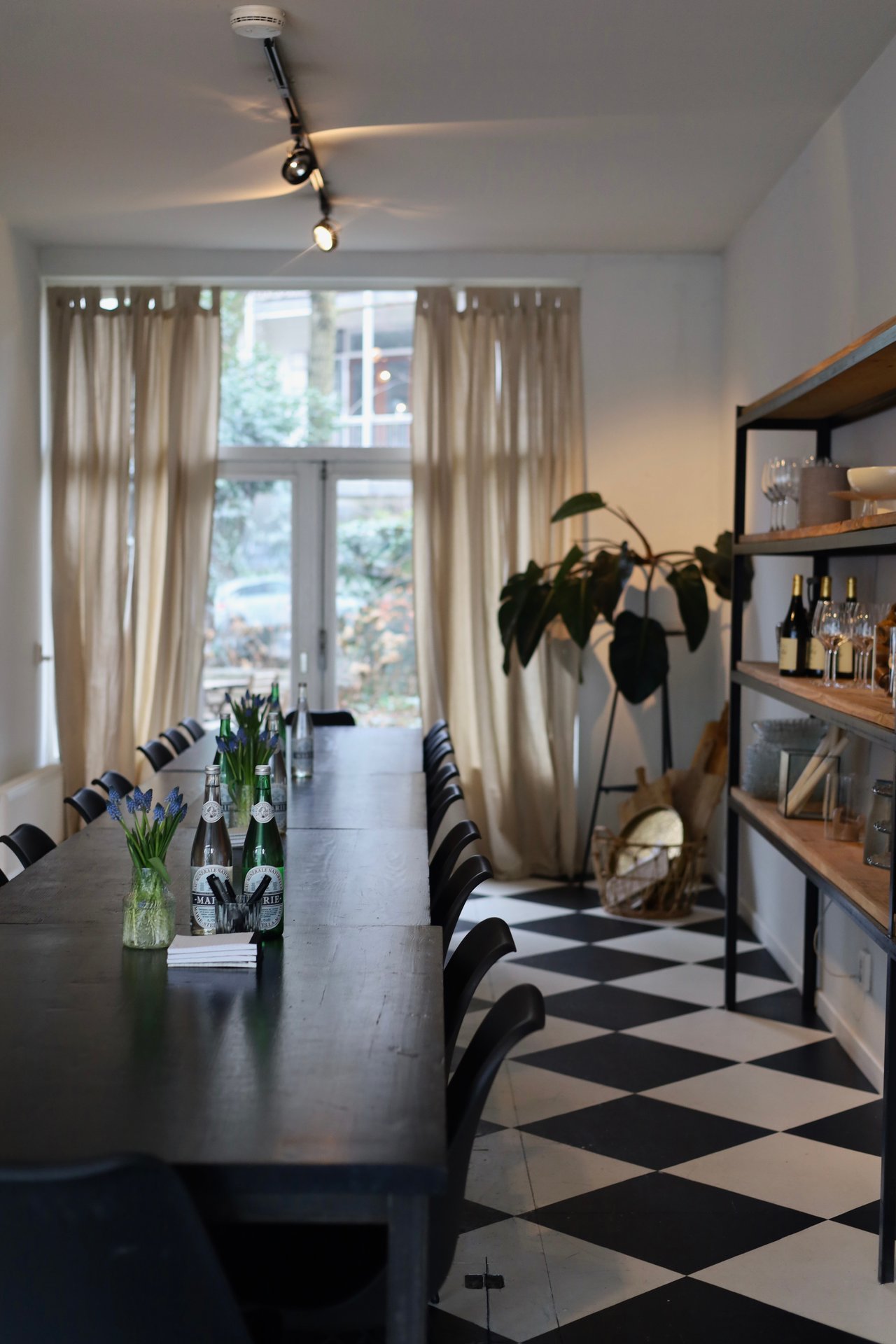 Binnenruimte.officeopstelling.meeting