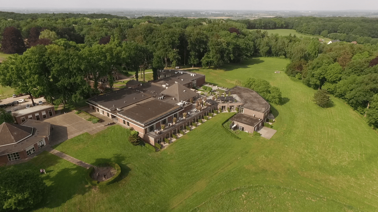 Holthurnsche-Hof-Exterieur-Pand-Luchtfoto-STANDAARD
