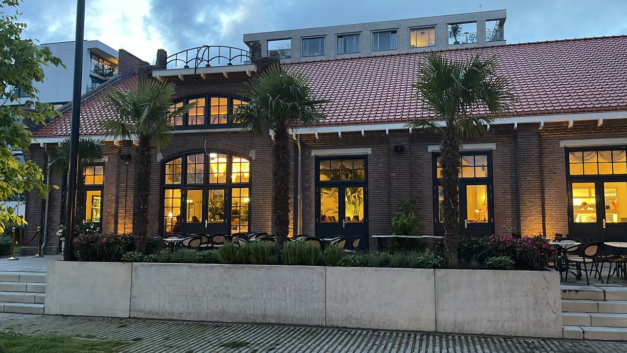 Terras en voorgevel.jpg