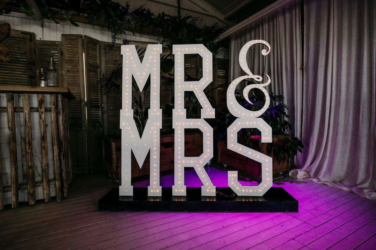 MR & MRS