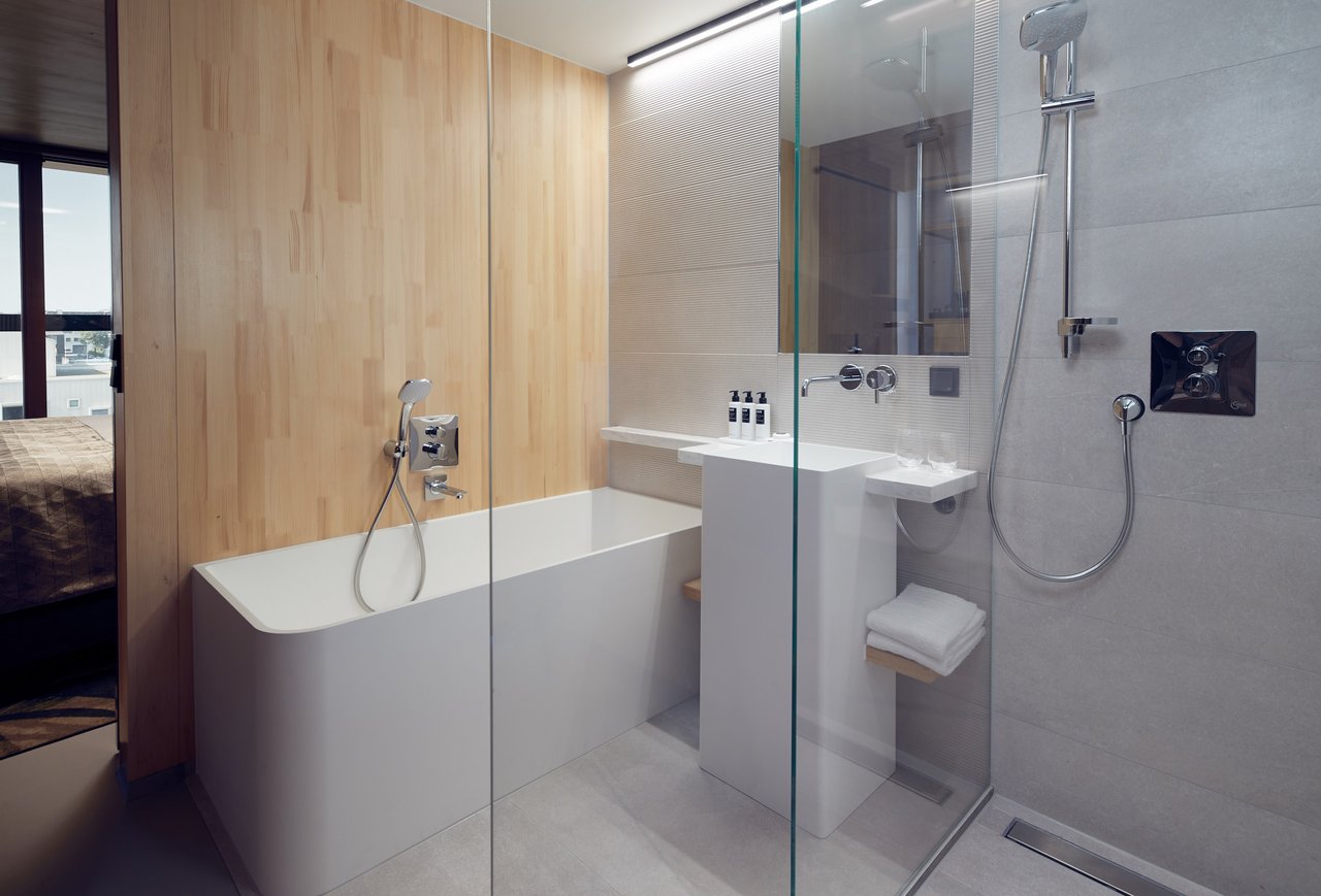 Hotel Jakarta Amsterdam - Superior met bad, douche & balkon