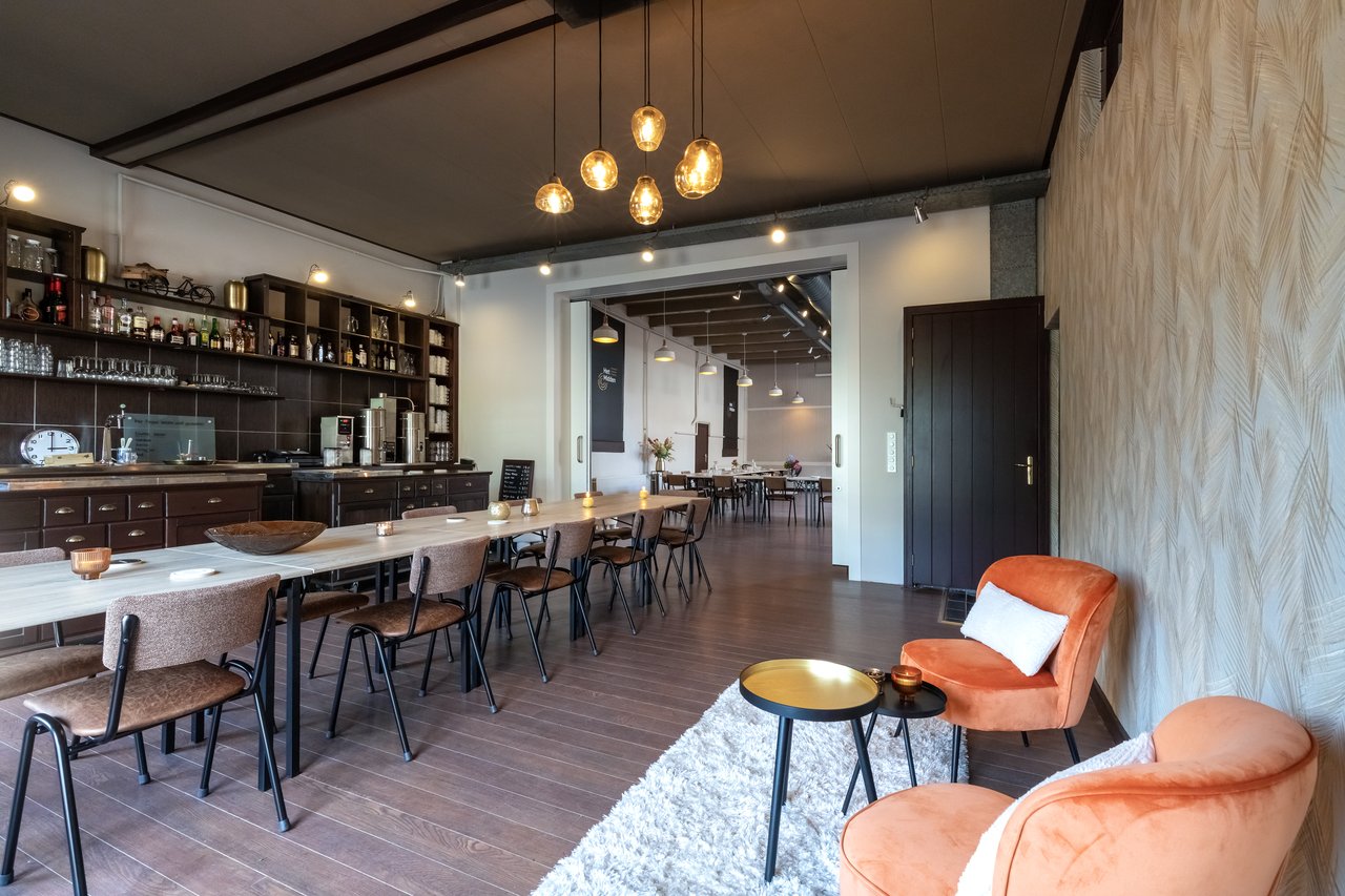 Het Midden bar gedeelte