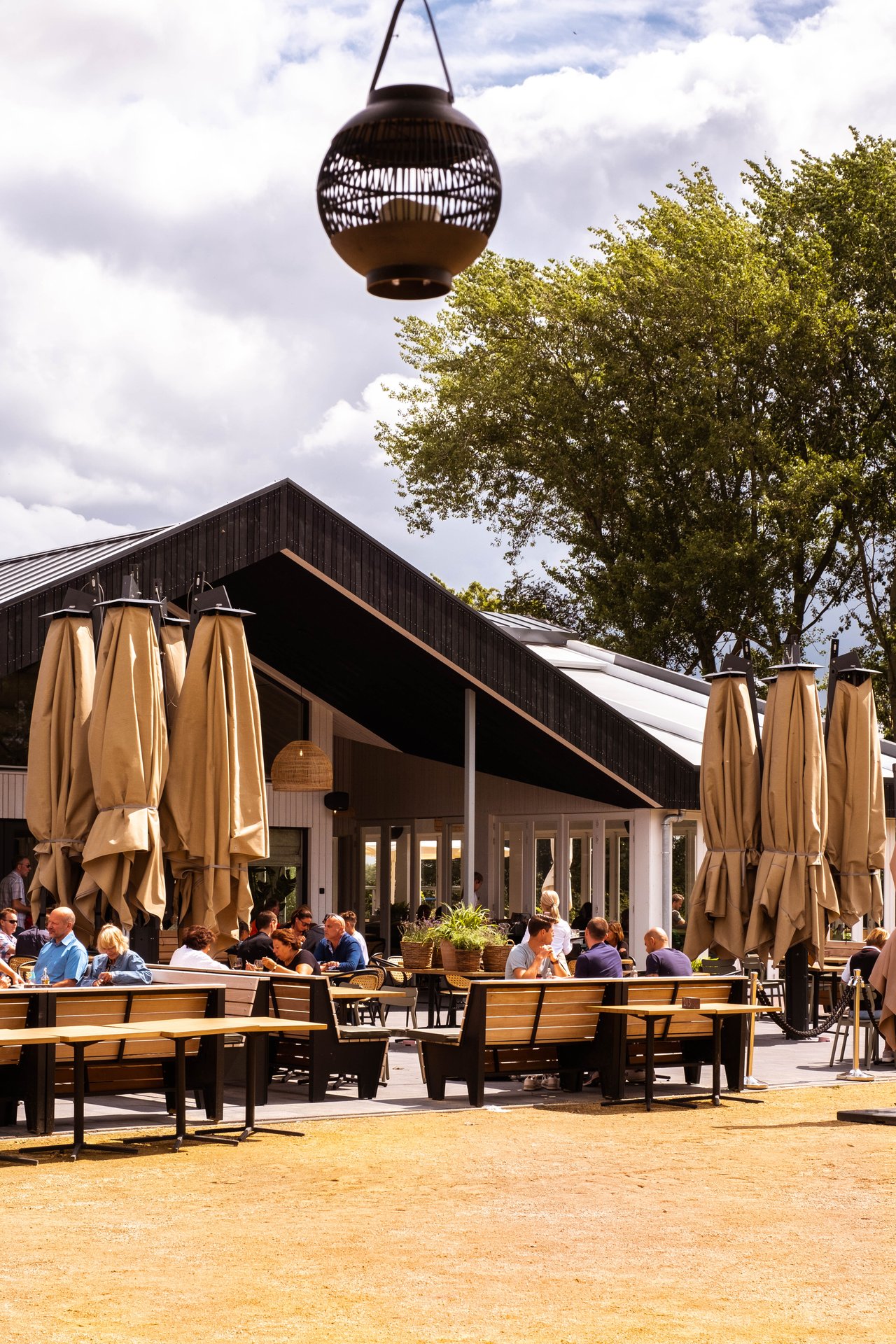 TERRAS - Restaurant + gasten.jpg