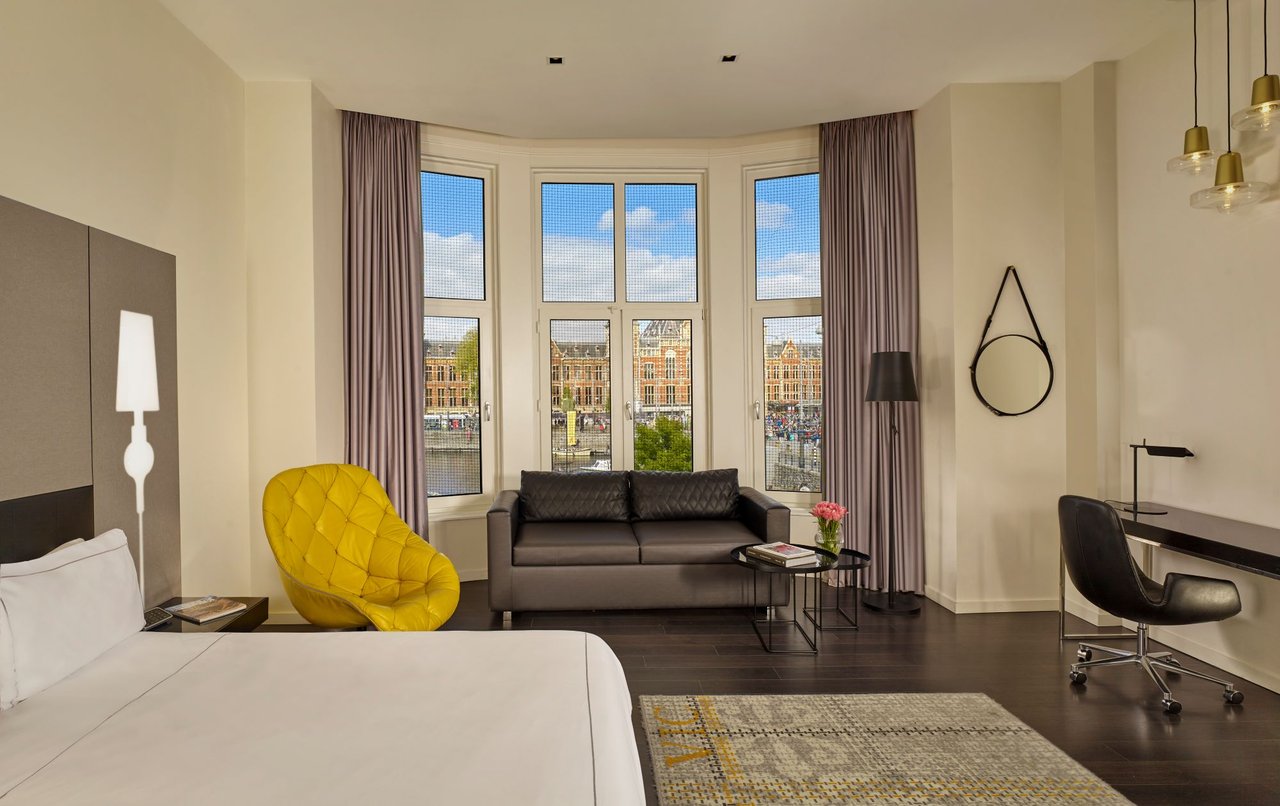 Executive king canalview