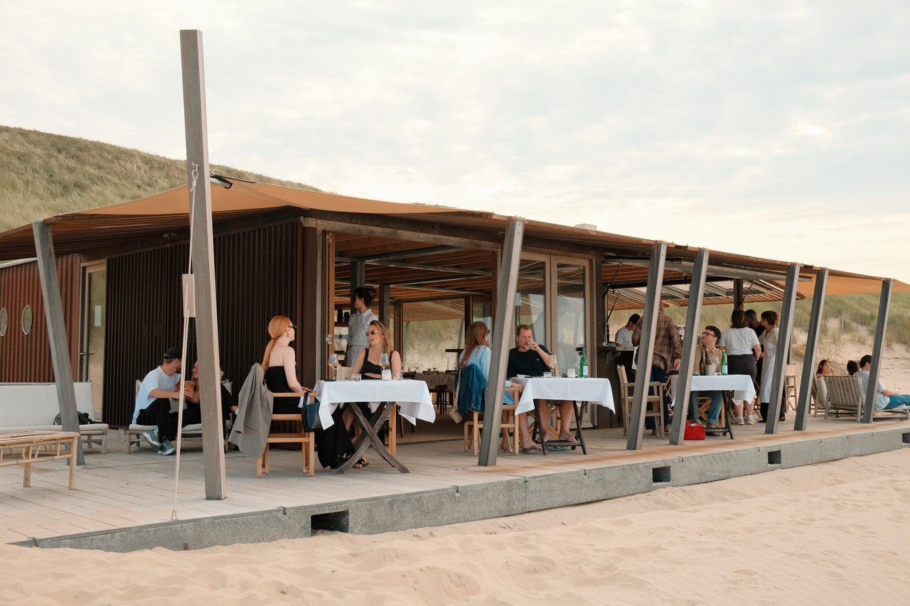 Floating terrace of Outpost