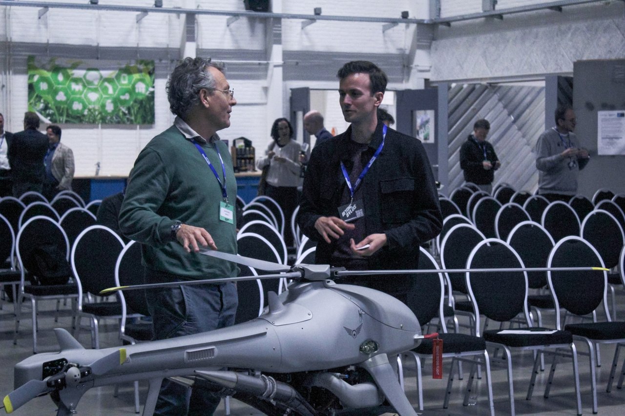 Demonstratie van een Drone in de Unmanned Valley Lobby.jpg