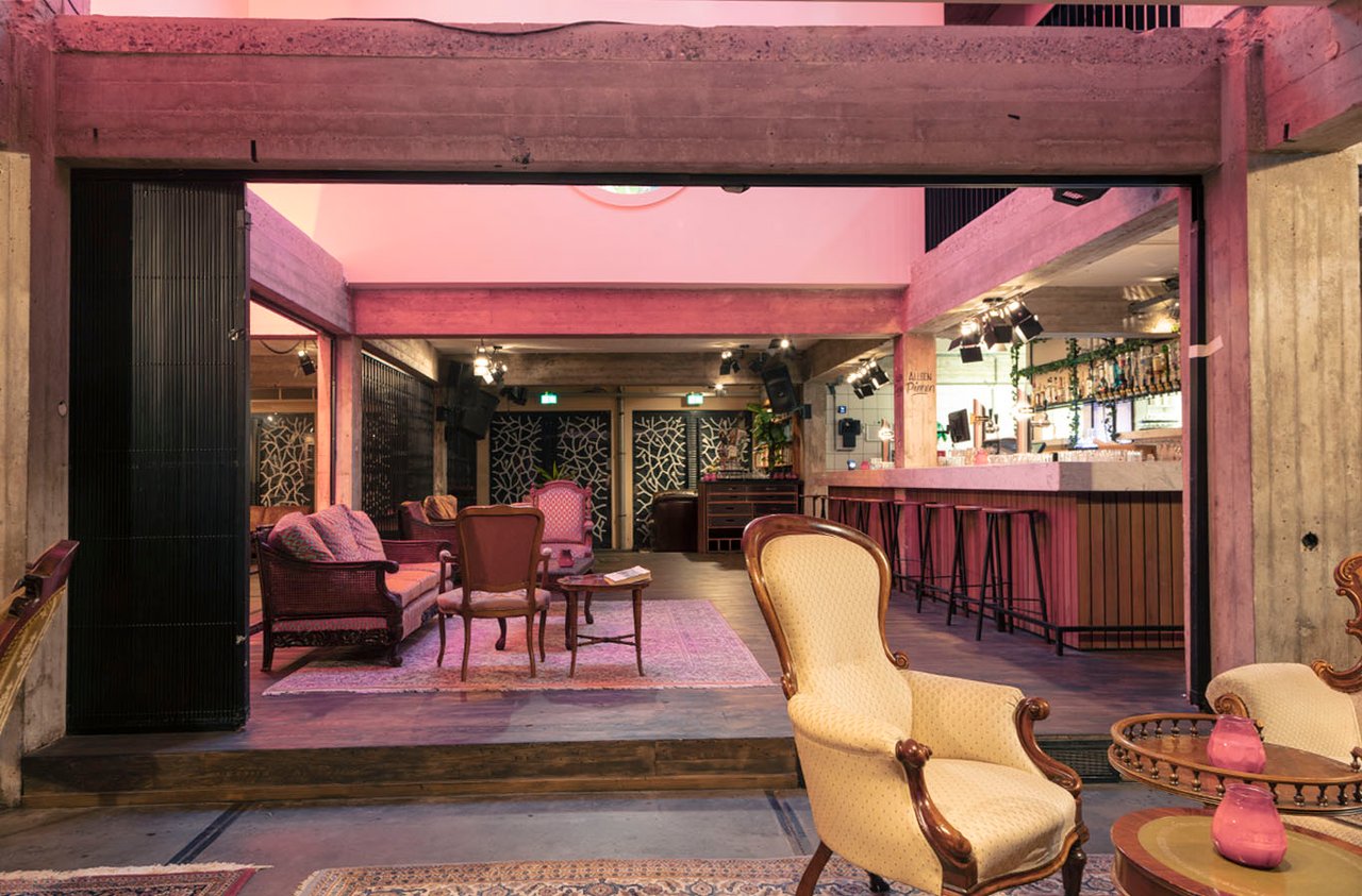 Annabel - Café - Kaal.jpg