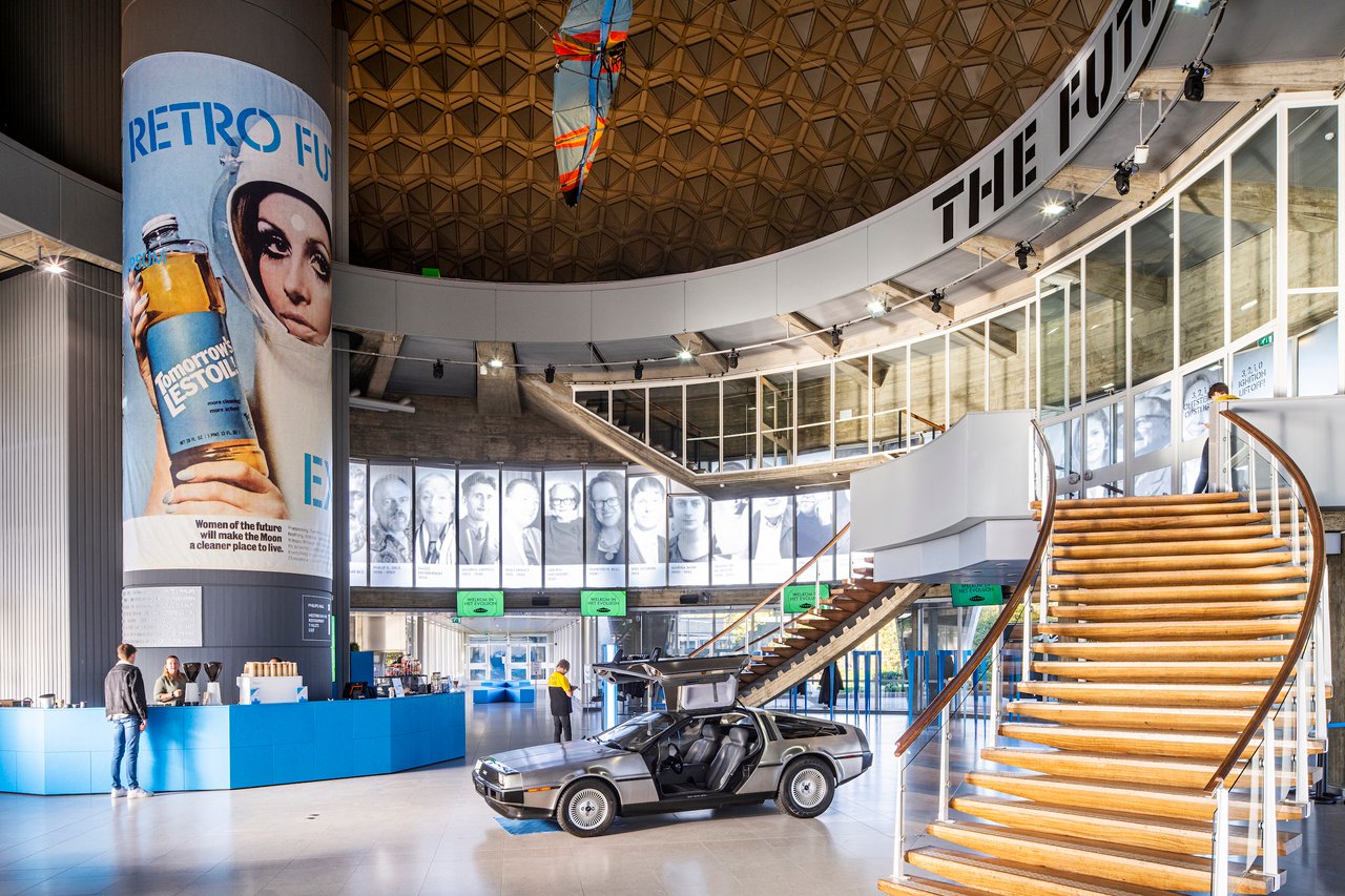 Entree in de centrale hal van het Evoluon