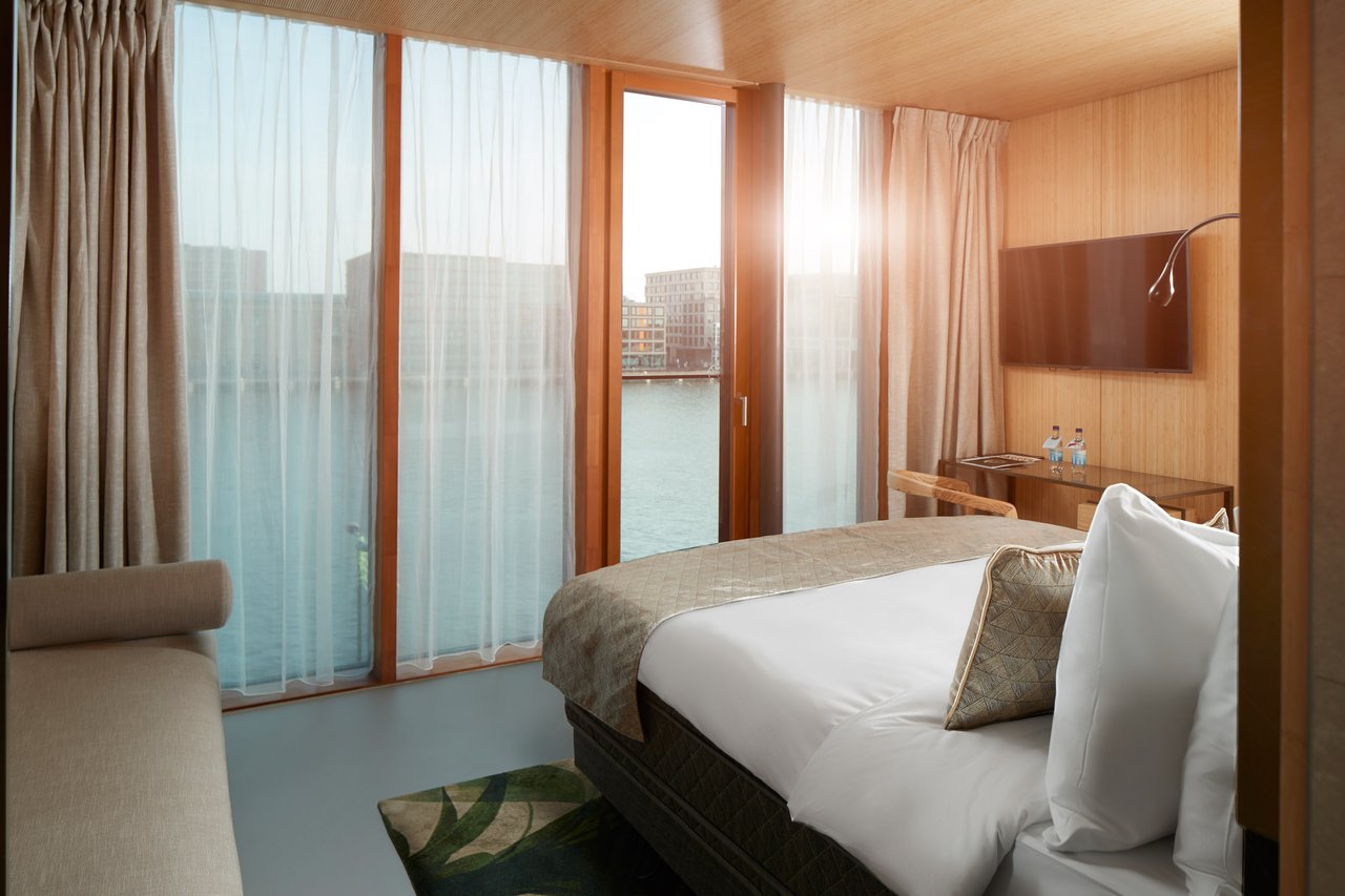 Hotel Jakarta Amsterdam - Junior Suite met bad & douche (1)