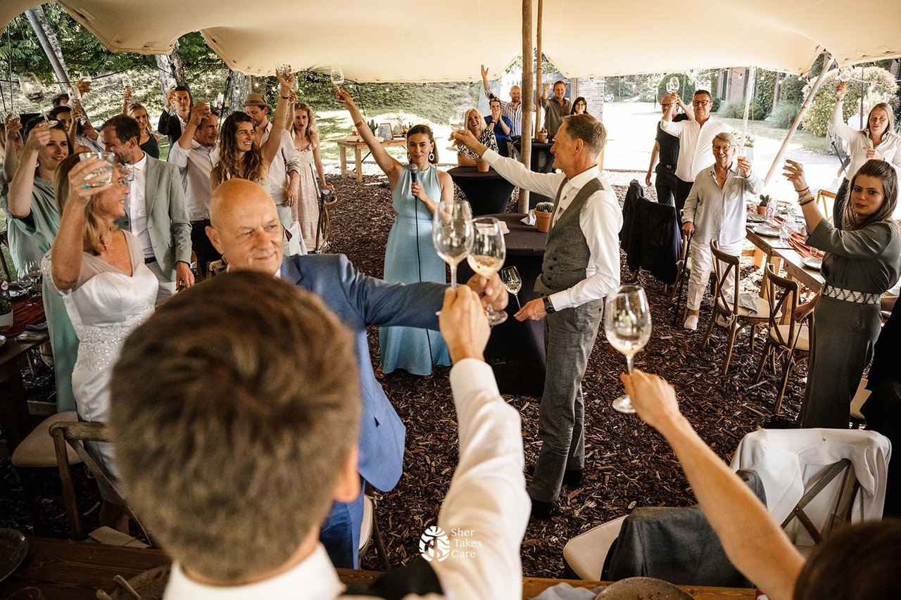 Proosten onder de stretchtent