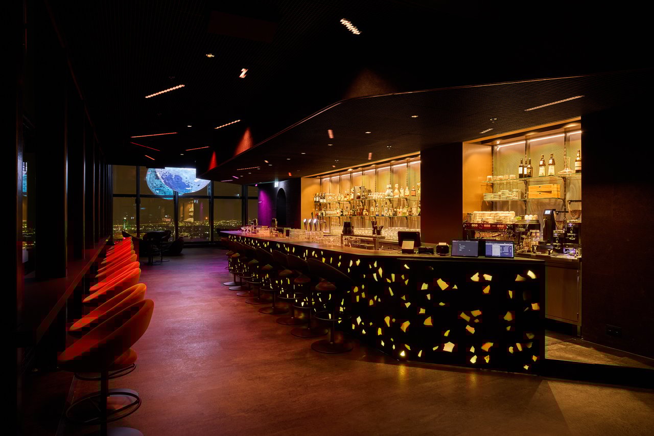 Celest cocktailbar in de avond
