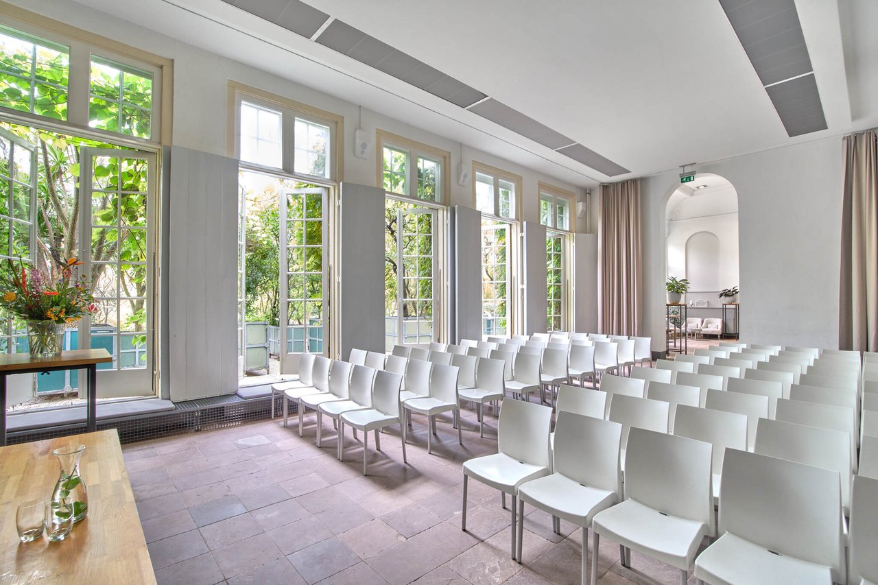 Oranjerie - Hortus botanicus Leiden - theateropstelling vooraanzicht