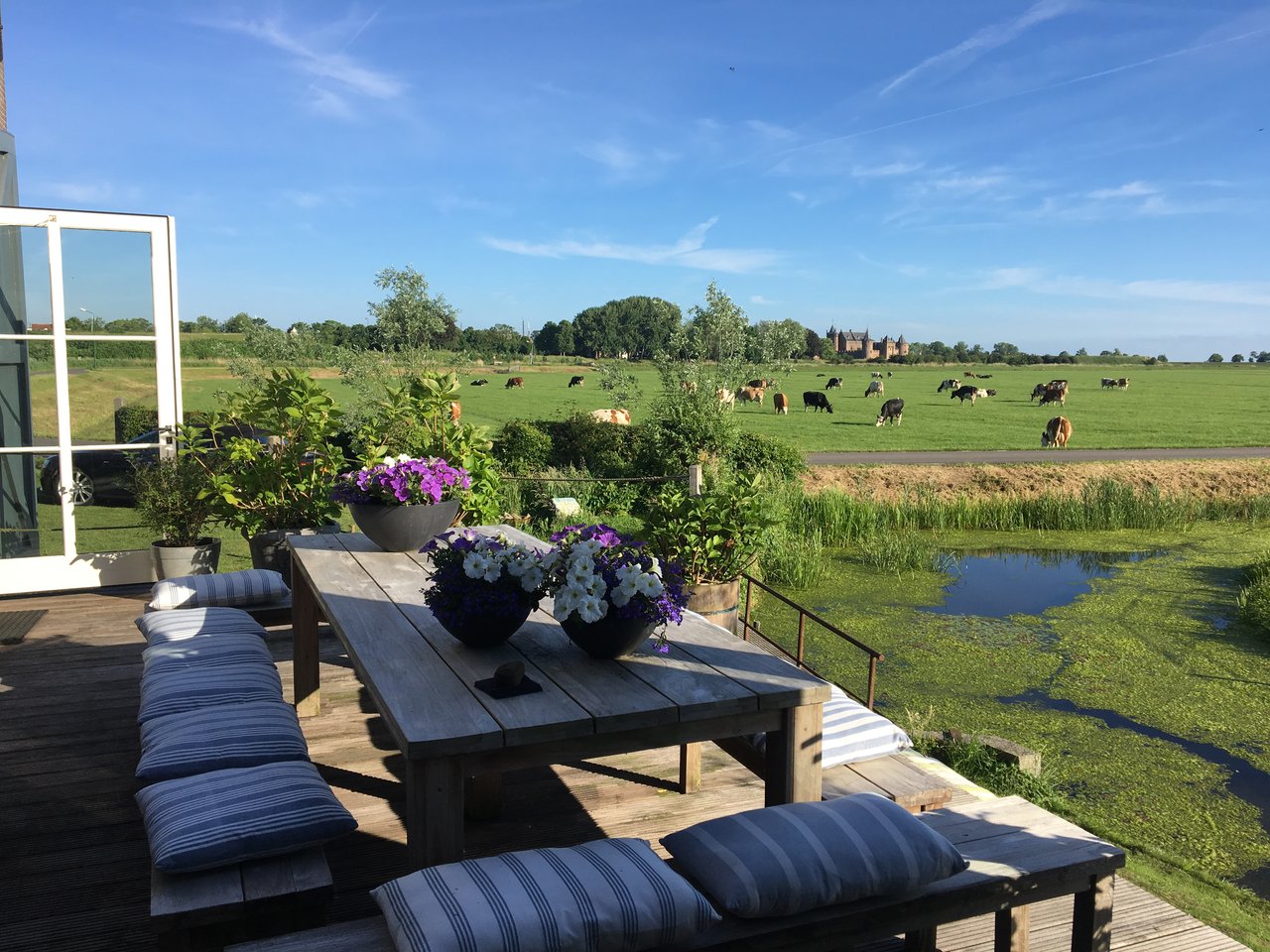 Uitzicht en terras Het Gemaal van Muiden.jpeg