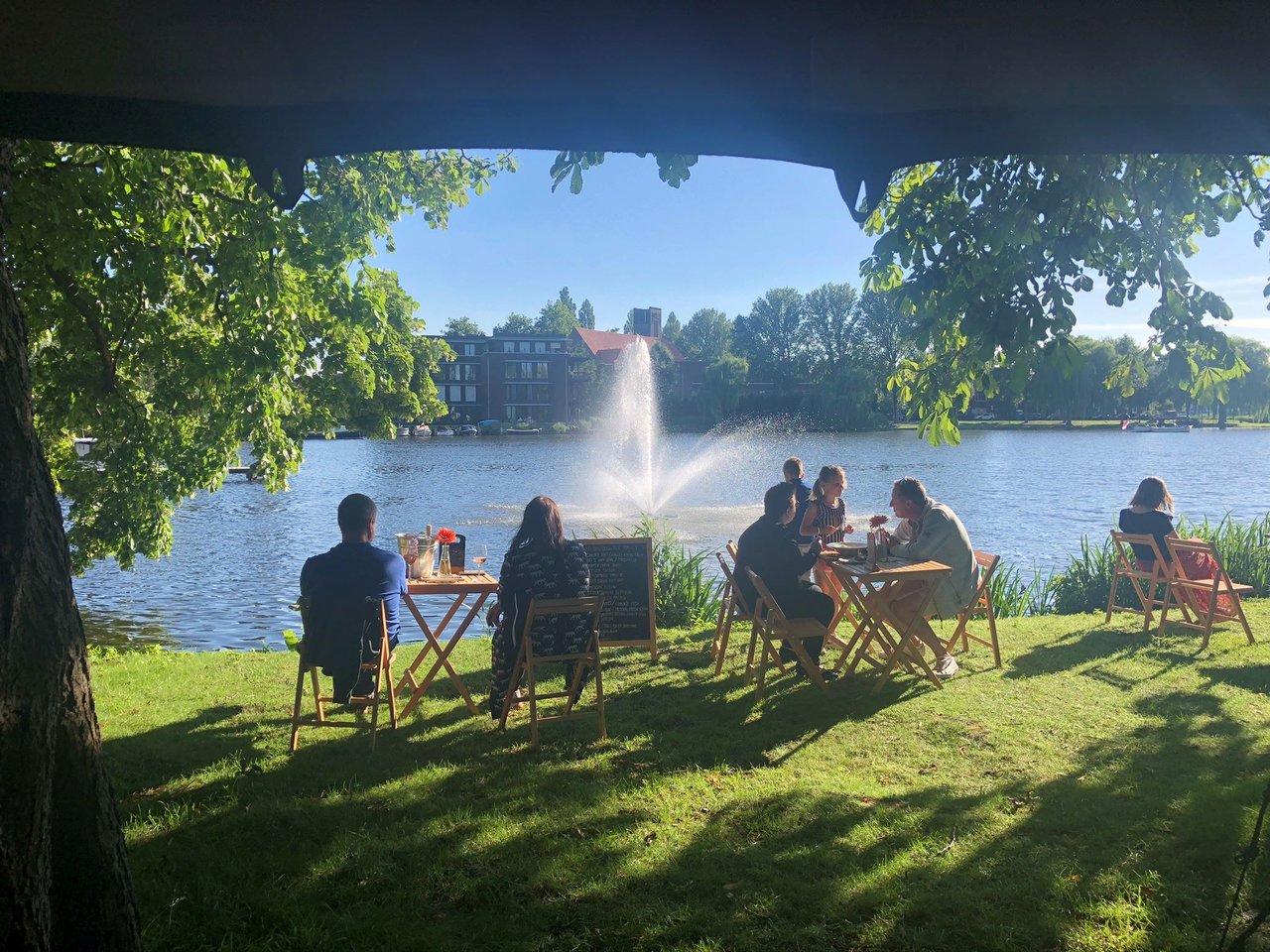Borrel en barbecue op de Landtong