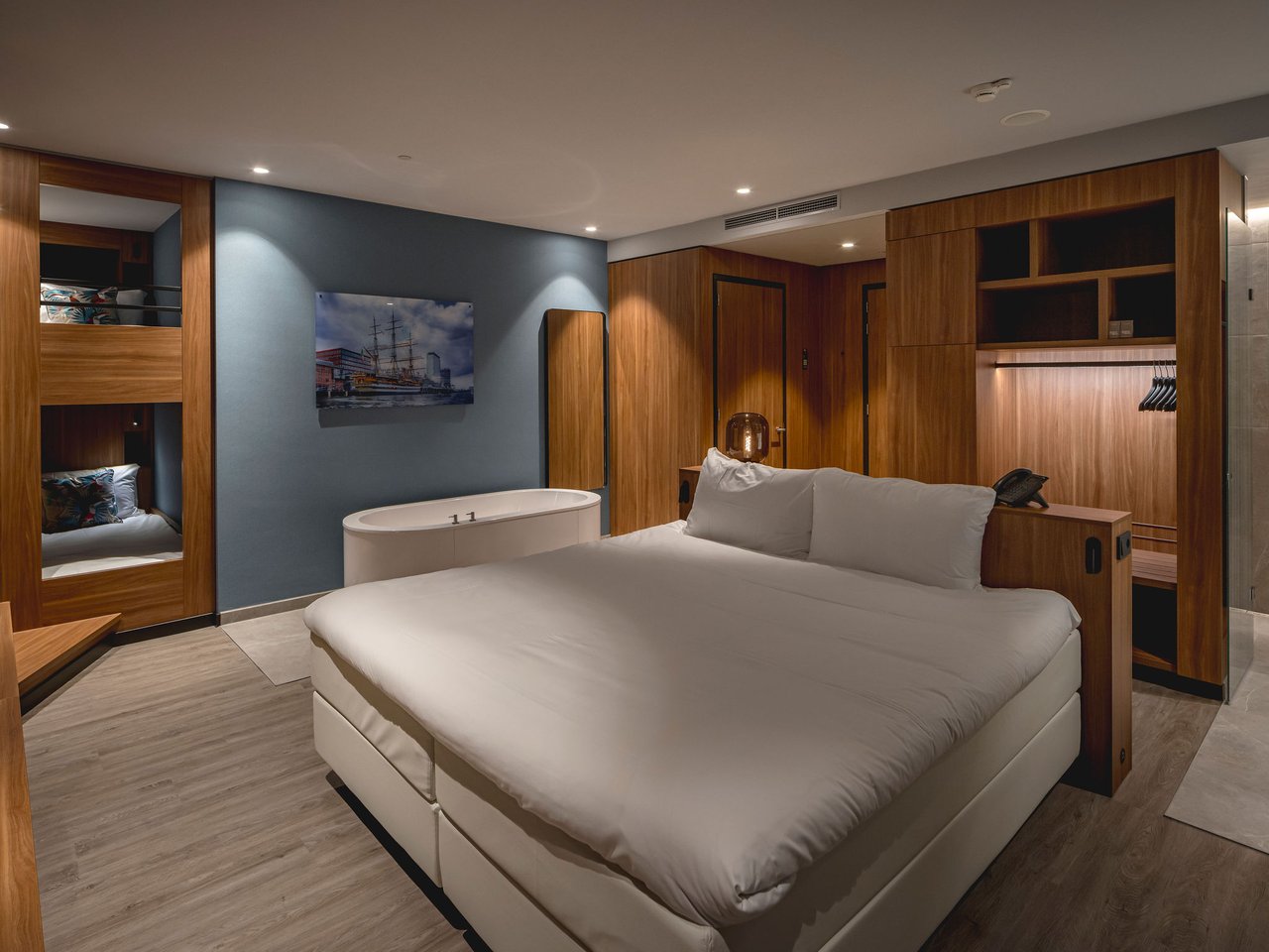 Family Room_0 (1).jpg