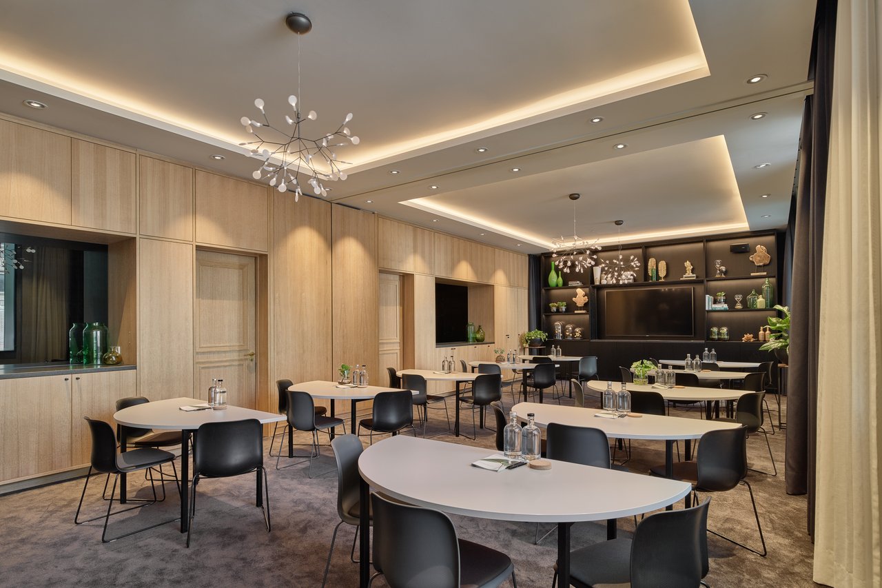 AMSRA-Meeting Room AB-Cabaret-1.jpg