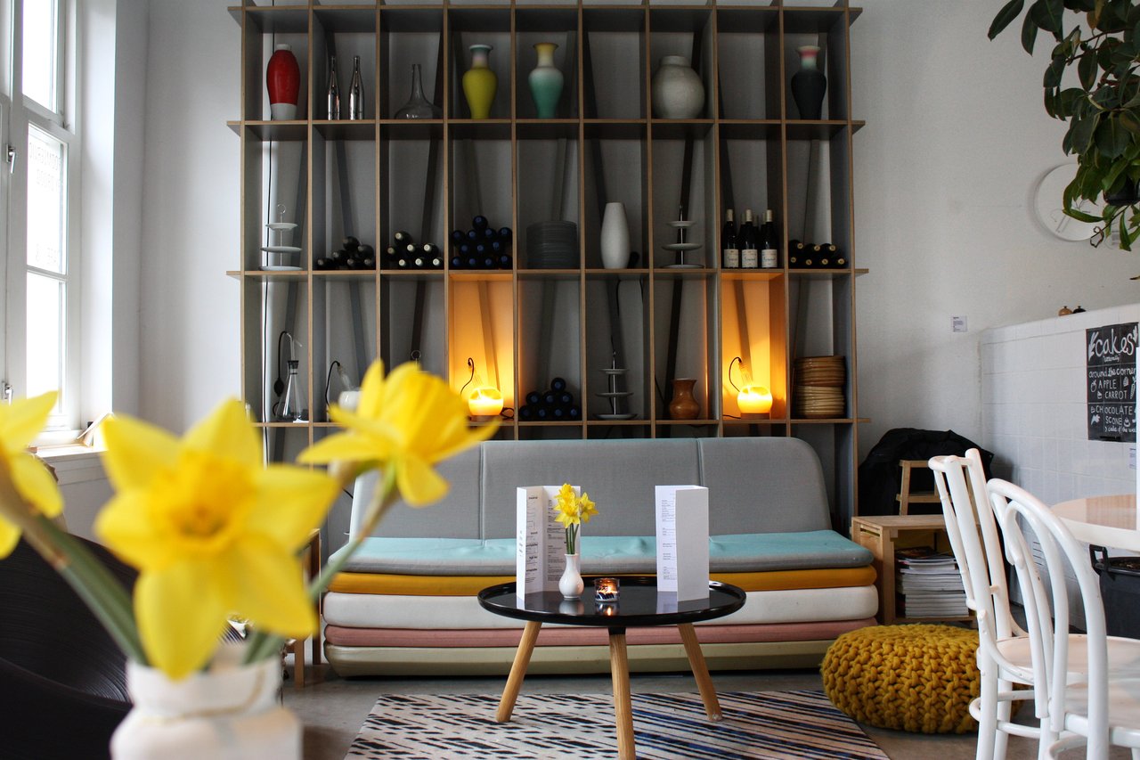 Cafe - Couch