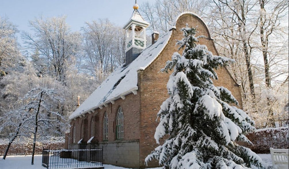 Zeeuws kerkje in de sneeuw