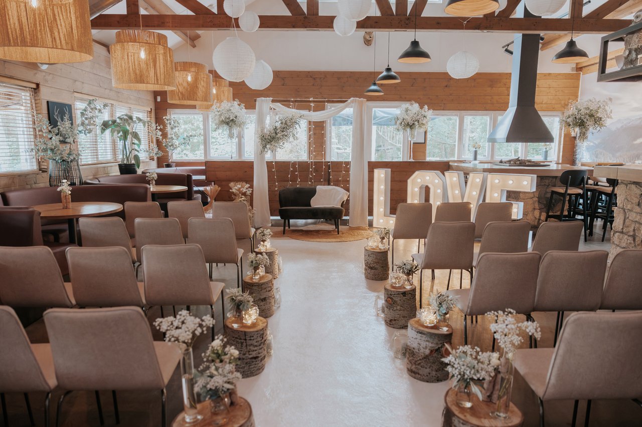 TROUWEN TASMAN - Ceremonie restaurant geheel.jpg