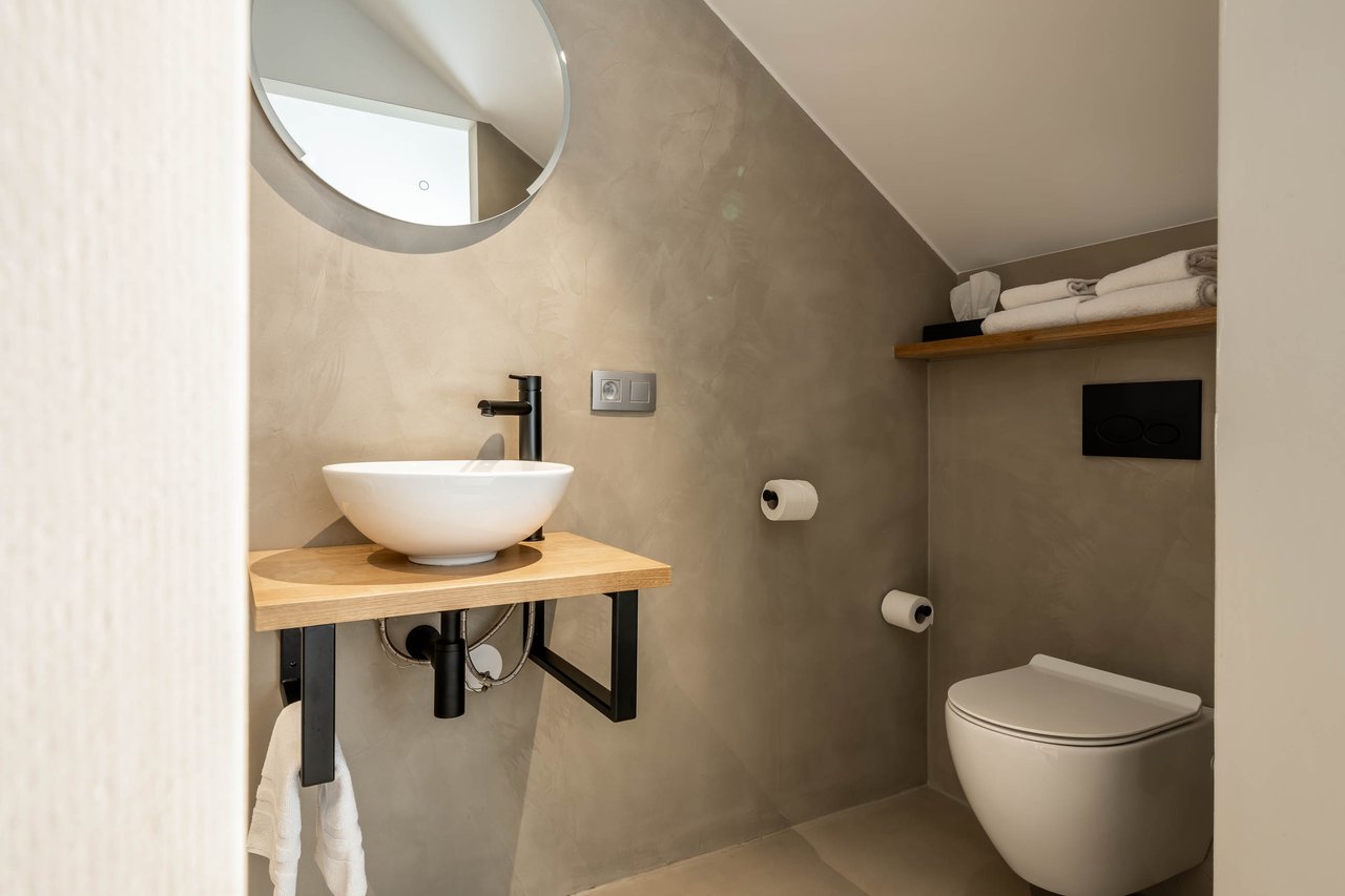 Compact Room 6.jpg