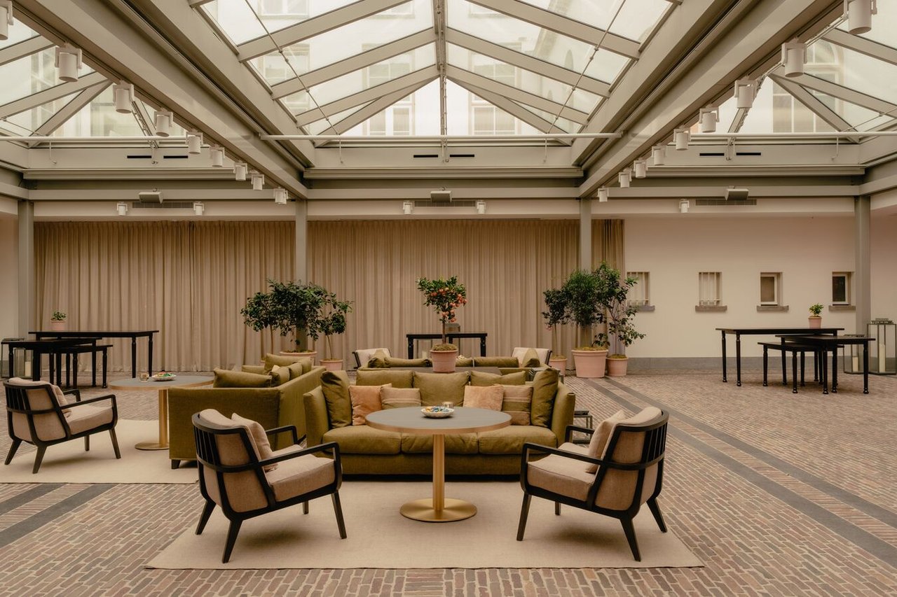 The Courtyard - Foyer Setup