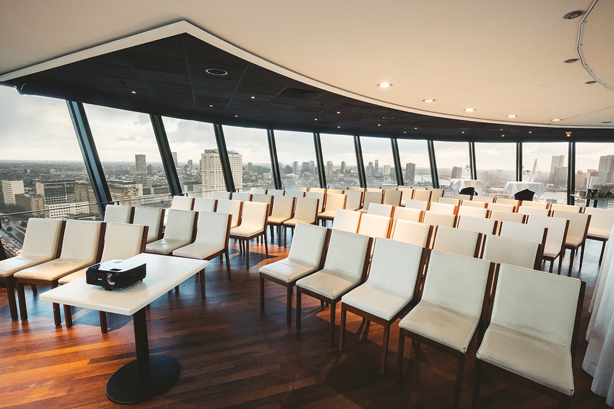 Sunset op de Euromast in theateropstelling