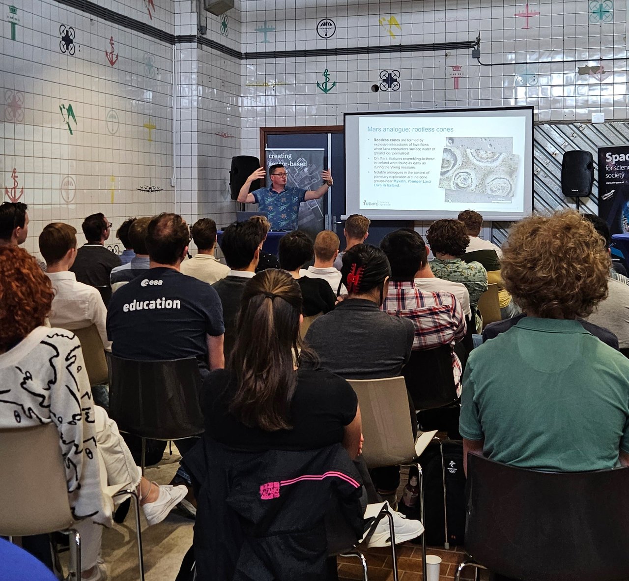 Een presentatie in de Trainingsruimte van Unmanned Valley.jpg