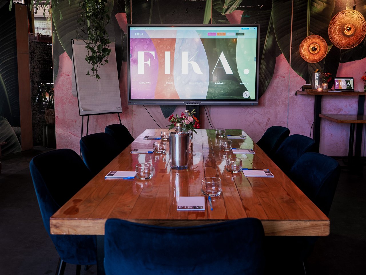 FIKA. Vergadering