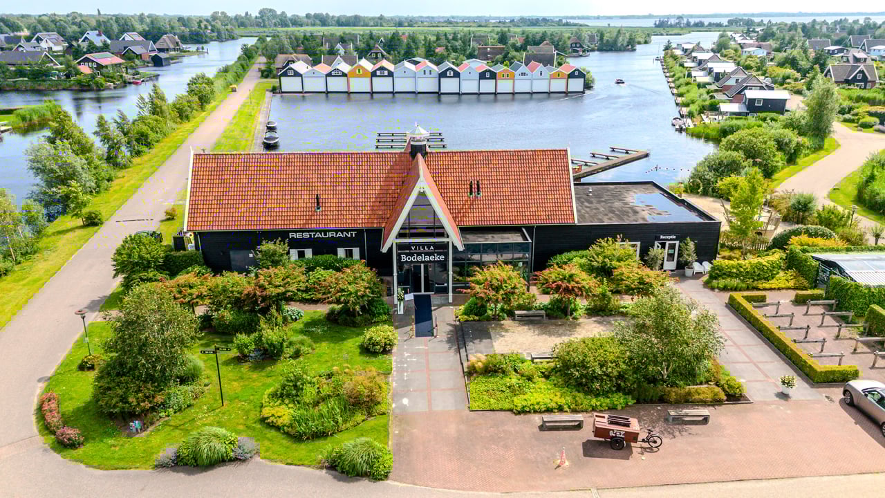 Villa Bodelaeke aan het water (1)