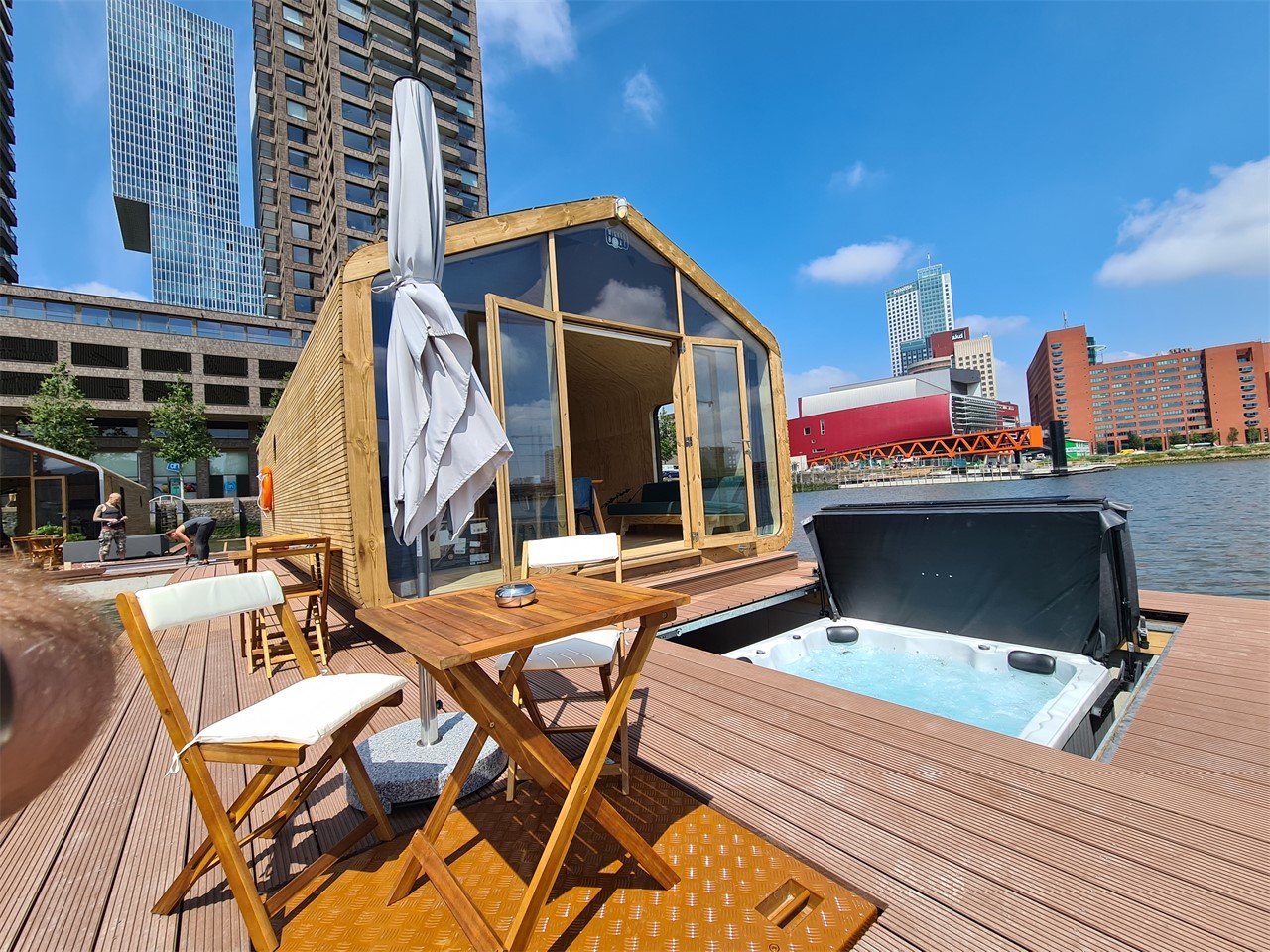 Wikkelboats @ Rijnhaven met jacuzzi