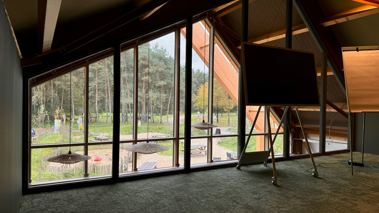Uitzicht vanuit vergaderzaal de Zuidvleugel