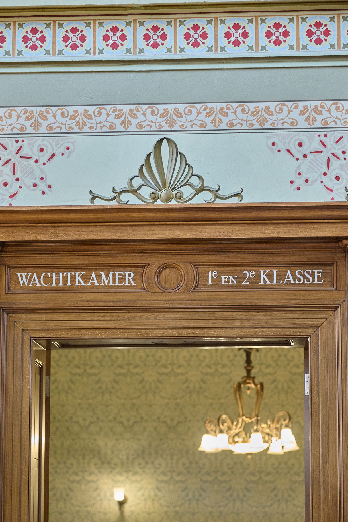 Spoorwegmuseum-Wachtkamer-1e-en-2e-klasse--9-