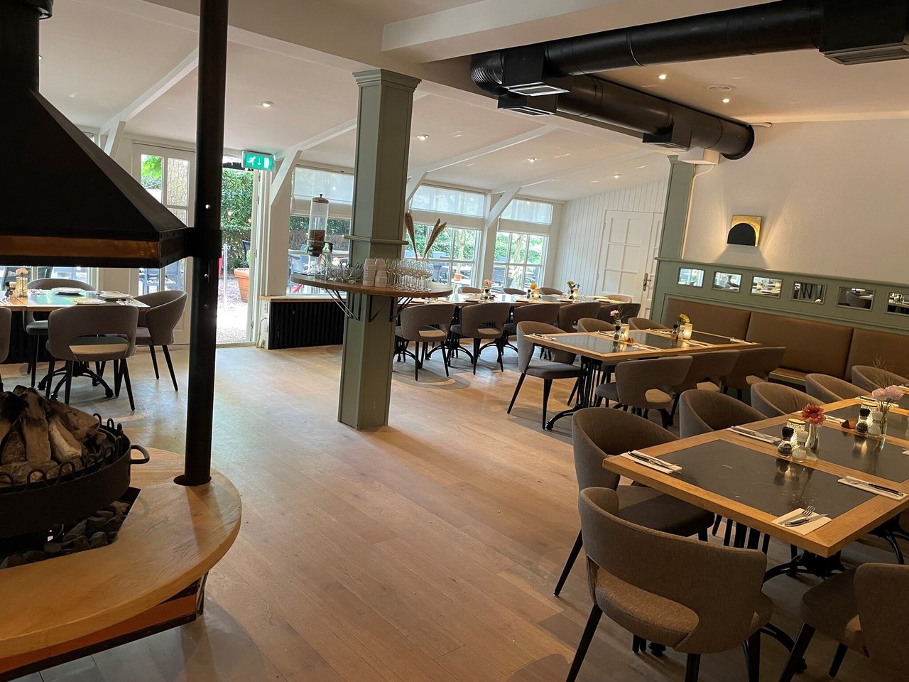 Brasserie-vanaf-bar