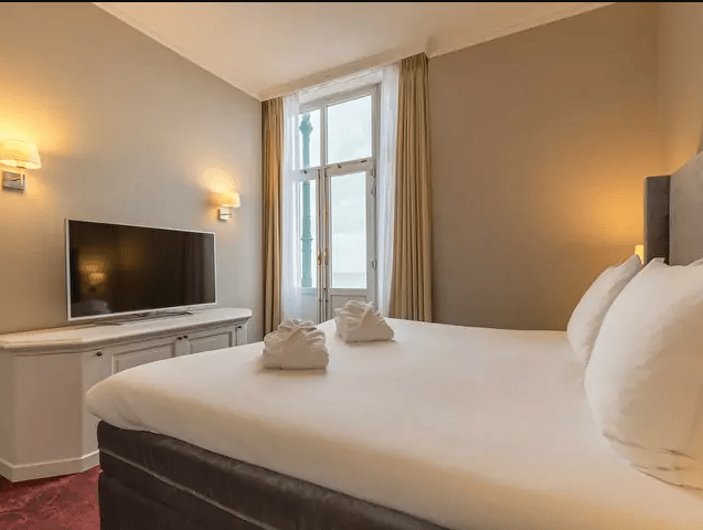zee suite 4.PNG