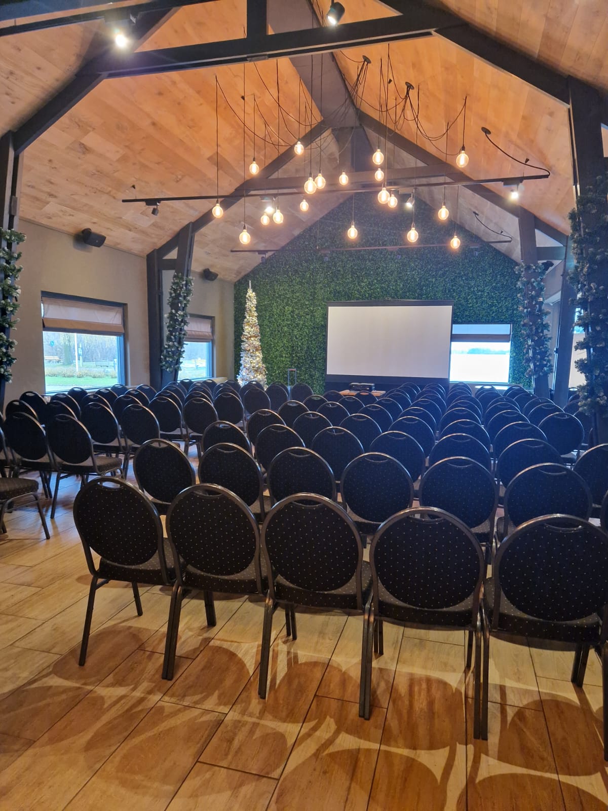 Opstelling in de zaal Lakehouse Binnenmaas 