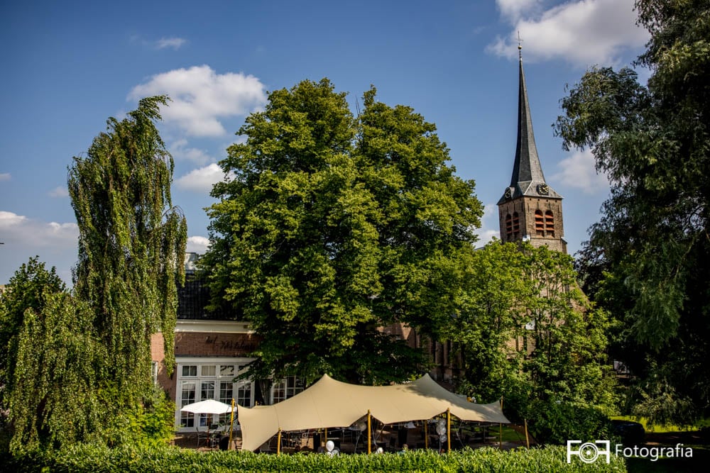 Terras met stretchtent