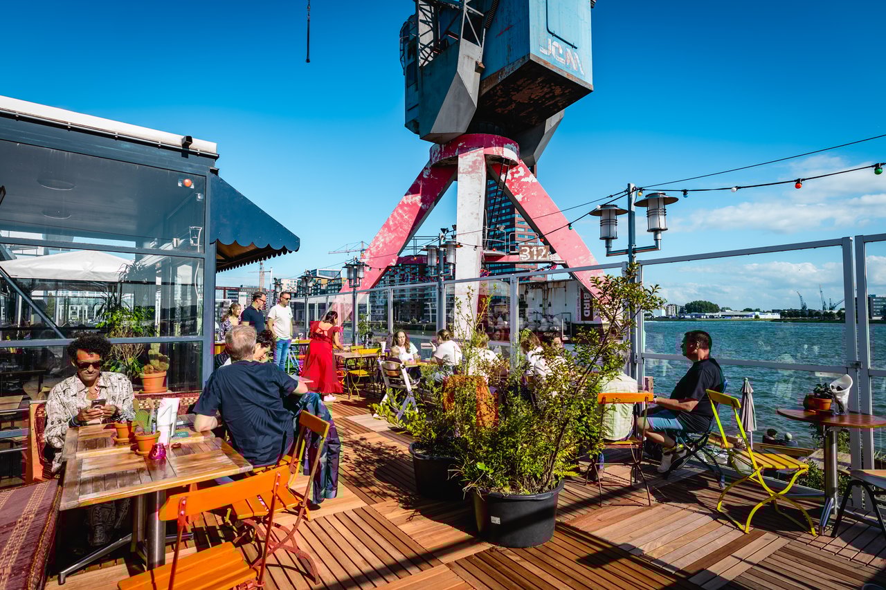 OASE - Terras OASEs Kantine.jpg (1)
