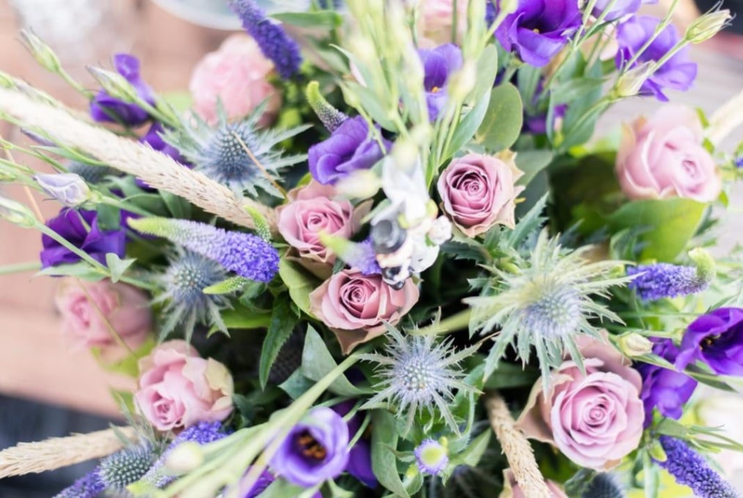 Sfeervolle in house wedding styling