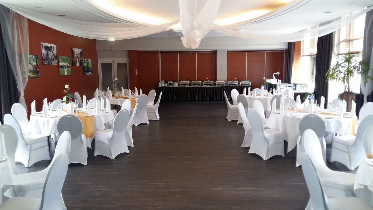Dineropstelling in de Callunazaal (1)