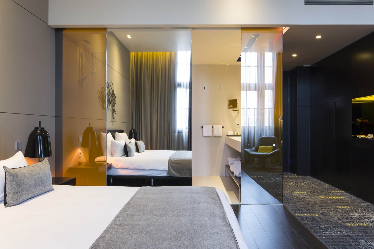 2013_AAM_junior_suite_iconicview_bed_2.jpg