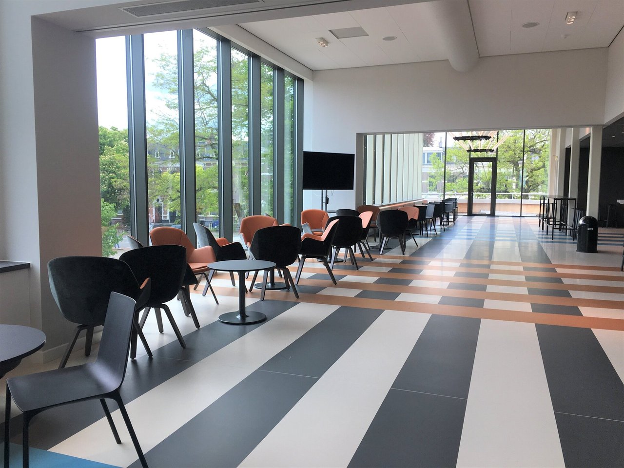 Artiestenfoyer midden en rechts