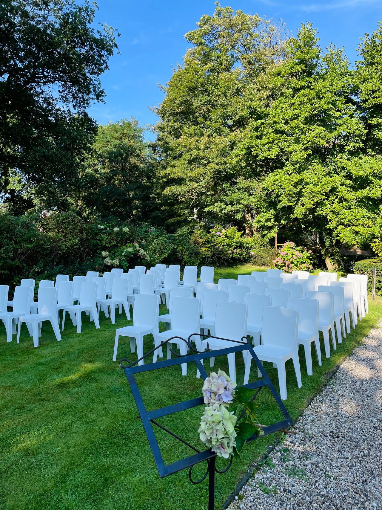 Ceremonie in de tuin