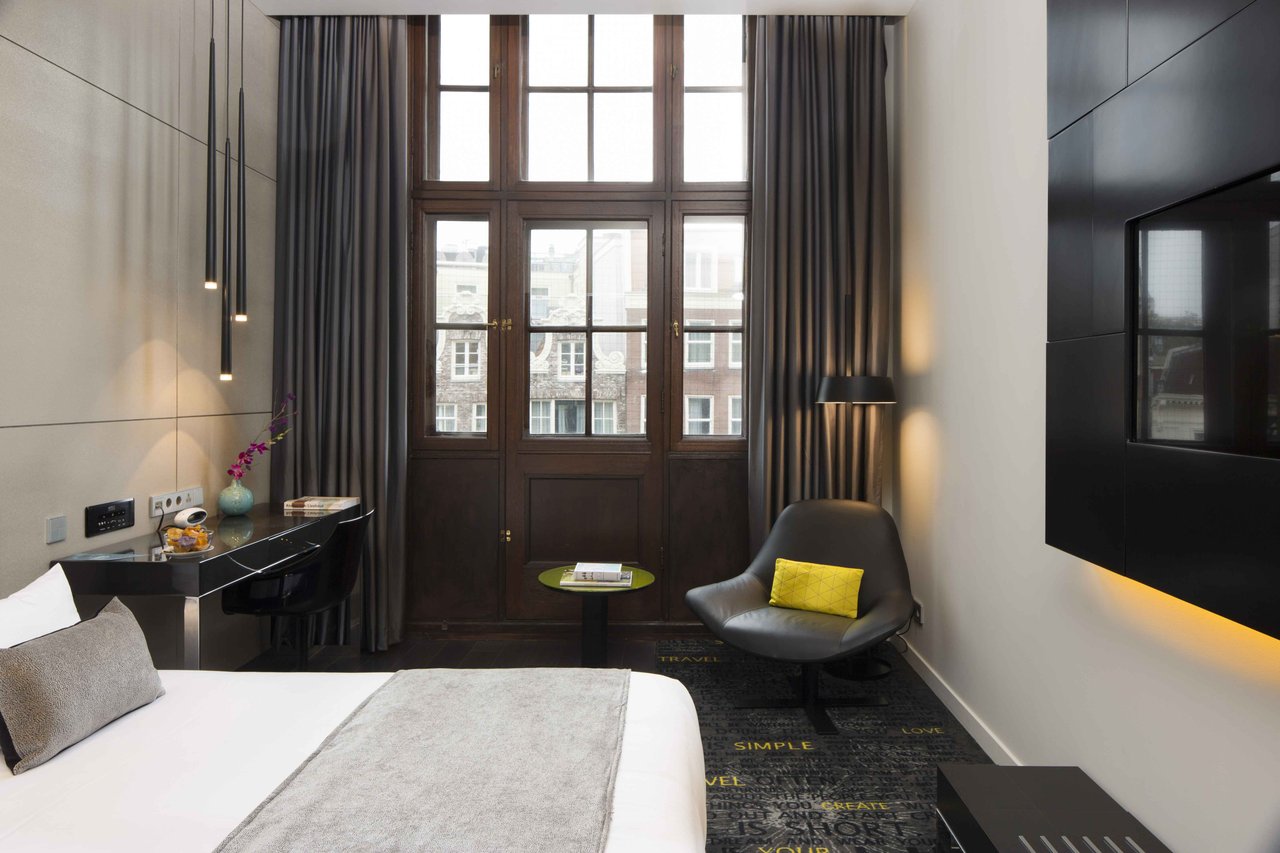 2013_AAM_art_room_plus_bed_1.jpg